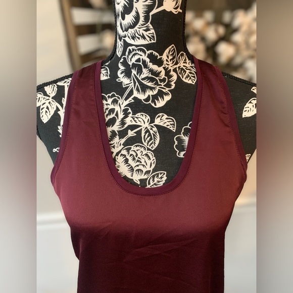 OLIVACEOUS women's tank sleeveless blouse medium maroon NWT - Picture 3 of 10